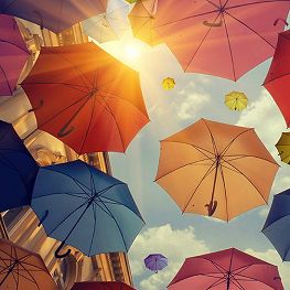 Модна парасолька: захист від дощу і стильний аксесуар