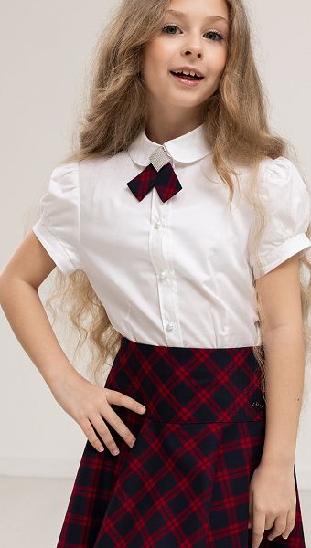 Фото belaa-bluzka-dla-devocki-s-broskoj-3 товара Белая блузка для девочки с брошкой0