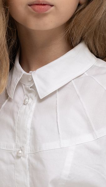 Фото belaa-bluzka-dla-devocki-s-dekorirovanoj-koketkoj-3 товару Біла блузка для дівчинки з декорованою кокеткою0