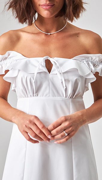 Фото belyj-sarafan-s-rusami-na-plecah-05 товара Белый сарафан с рюшами на плечах0