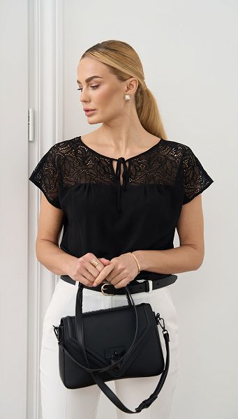 Фото bluza-s-kruzevnoj-koketkoj-cernaa-01 товару Блуза з мереживною кокеткою чорна