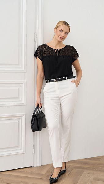 Фото bluza-s-kruzevnoj-koketkoj-cernaa-02 товару Блуза з мереживною кокеткою чорна0