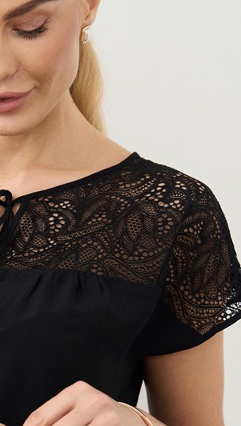 Фото bluza-s-kruzevnoj-koketkoj-cernaa-05 товару Блуза з мереживною кокеткою чорна0 Фото bluza-s-kruzevnoj-koketkoj-cernaa-05 товару Блуза з мереживною кокеткою чорна0