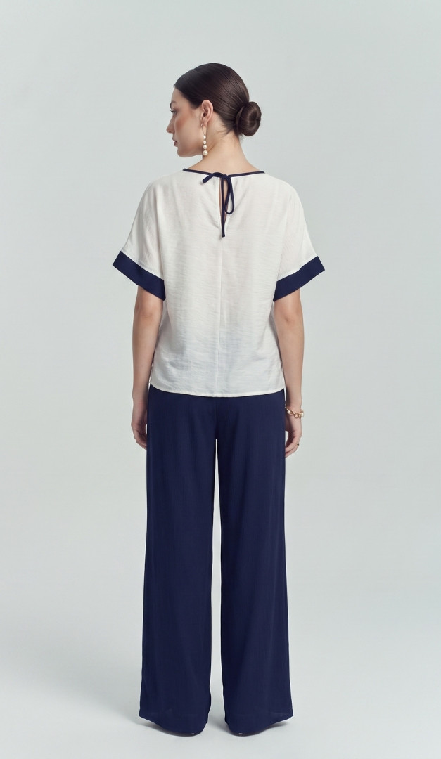 Фото bluza-zenskaa-belaa-s-sinim-kantom-03 товара Блуза женская белая с синим кантом0