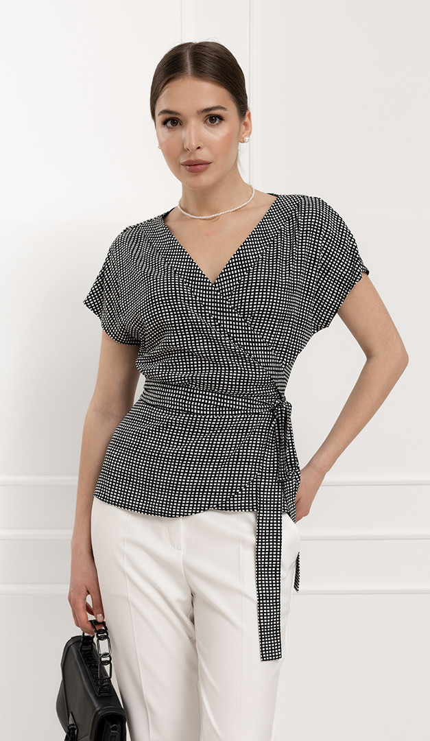 Фото bluza-zenskaa-s-poasom-cerno-belaa-02 товару Блуза жіноча з поясом чорно-біла0