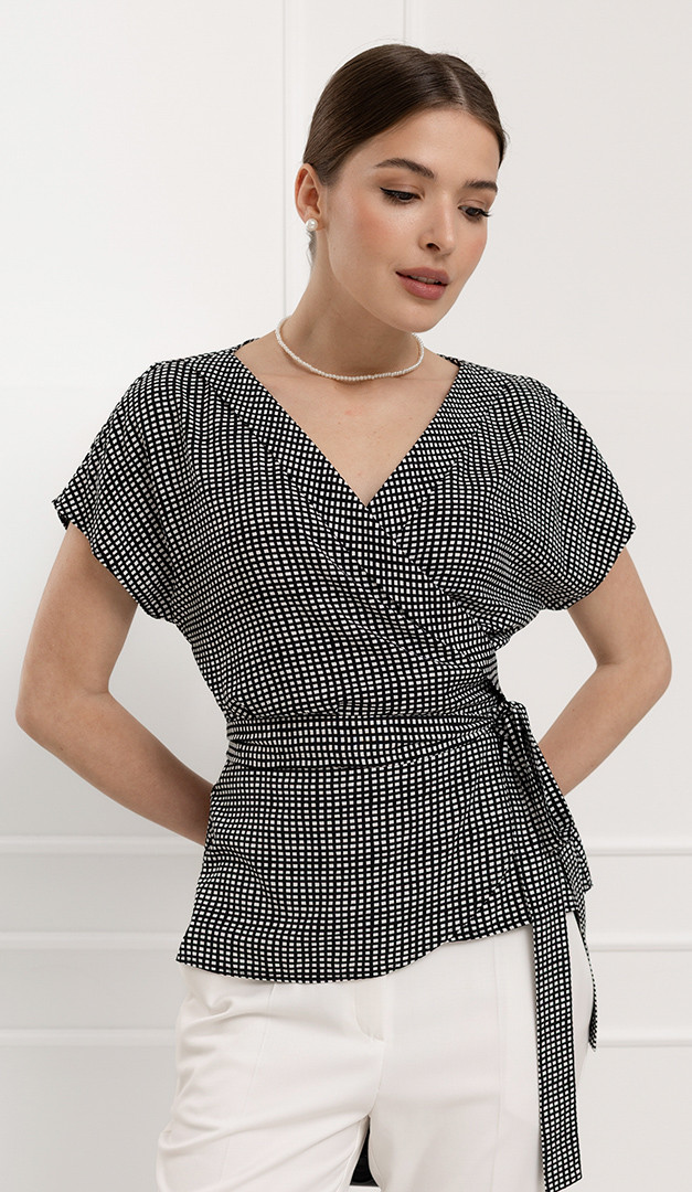 Фото bluza-zenskaa-s-poasom-cerno-belaa-04 товару Блуза жіноча з поясом чорно-біла0