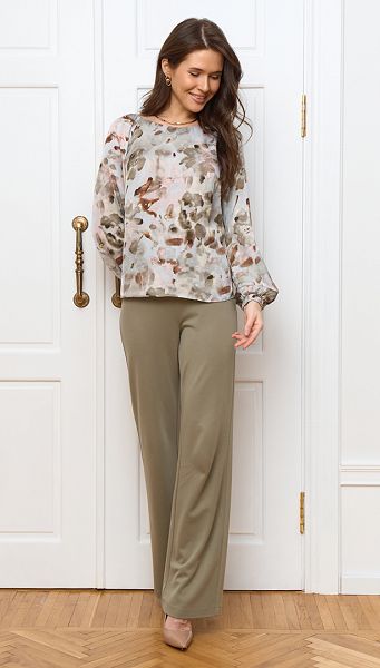 Фото bluza-zenskaa-v-akvarelnyj-print-1 товара Блуза женская в акварельный принт