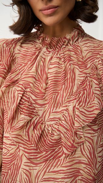 Фото bluzka-sifonovaa-v-animalisticeskij-print-4 товару Блузка шифонова в анімалістичний принт0