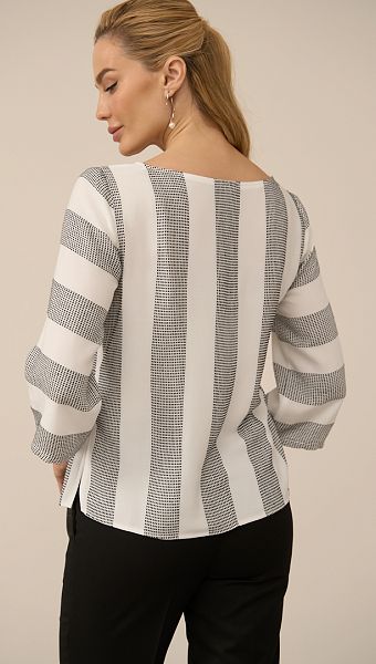 Фото bluzka-svobodnogo-kroa-v-polosku-cernuu-04 товару Блузка вільного крою в смужку чорну0