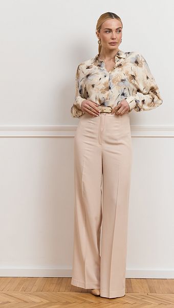 Фото bluzka-v-cvetocnyj-print-slivocnaa-1 товара Блузка в цветочный принт сливочная0 Фото bluzka-v-cvetocnyj-print-slivocnaa-1 товара Блузка в цветочный принт сливочная0