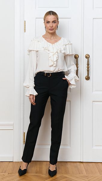 Фото bluzka-zenskaa-s-rusami-belaa-01 товару Блуза жіноча з рюшами біла0