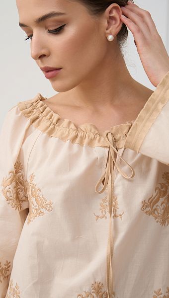 Фото bluzka-zenskaa-svobodnogo-kroa-s-vysivkoj-slivocnaa-04 товара Блузка женская свободного кроя с вышивкой сливочная0 Фото bluzka-zenskaa-svobodnogo-kroa-s-vysivkoj-slivocnaa-04 товара Блузка женская свободного кроя с вышивкой сливочная0