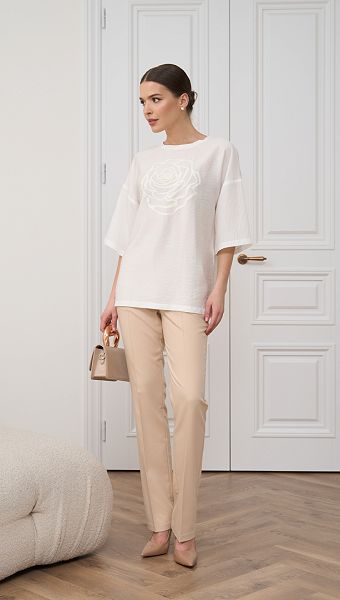 Фото bluzon-molocnyj-s-printom-roza-1 товара Блузон молочный с принтом роза0