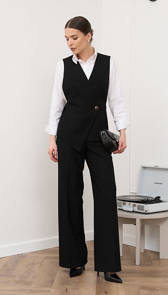 Фото bruki-pramye-bazovye-cernye-01 товару Штани прямі базові чорні Фото bruki-pramye-bazovye-cernye-01 товару Штани прямі базові чорні