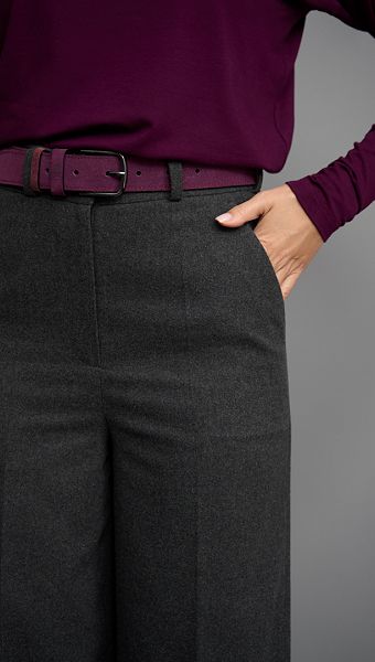 Фото bruki-pramye-iz-sersti-serye-03 товару Штани прямі з вовни сірі0 Фото bruki-pramye-iz-sersti-serye-03 товару Штани прямі з вовни сірі0