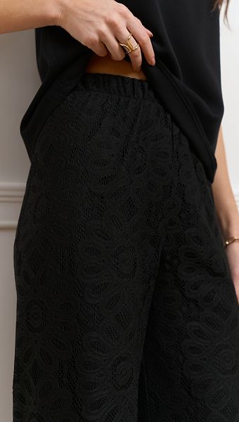 Фото bruki-zenskie-iz-kruzeva-cernye-02 товару Штани жіночі з мережива чорні0