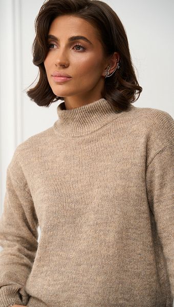 Фото dzemper-trikotaznyj-bazovyj-svetlo-koricnevyj-04 товару Джемпер трикотажний базовий світло-коричневий0 Фото dzemper-trikotaznyj-bazovyj-svetlo-koricnevyj-04 товару Джемпер трикотажний базовий світло-коричневий0