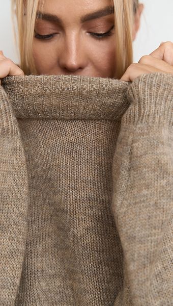 Фото dzemper-zenskij-trikotaznyj-bazovyj-svetlo-koricnevyj-03 товару Джемпер жіночий трикотажний базовий світло-коричневий0 Фото dzemper-zenskij-trikotaznyj-bazovyj-svetlo-koricnevyj-03 товару Джемпер жіночий трикотажний базовий світло-коричневий0