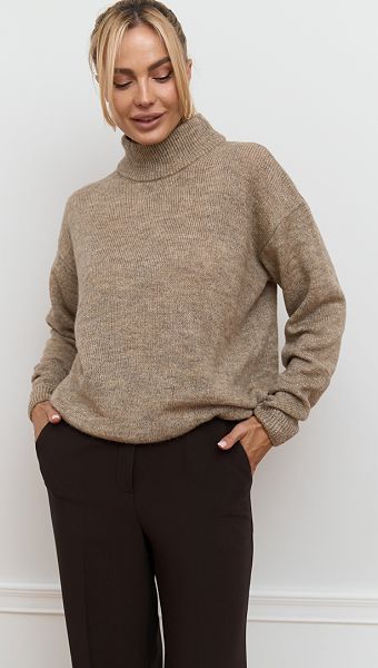 Фото dzemper-zenskij-trikotaznyj-bazovyj-svetlo-koricnevyj-04 товару Джемпер жіночий трикотажний базовий світло-коричневий0