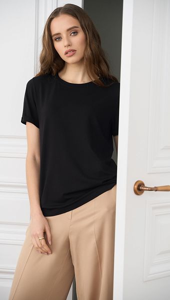 Фото futbolka-bazovaa-cernaa-01 товару Футболка базова чорна0 Фото futbolka-bazovaa-cernaa-01 товару Футболка базова чорна0