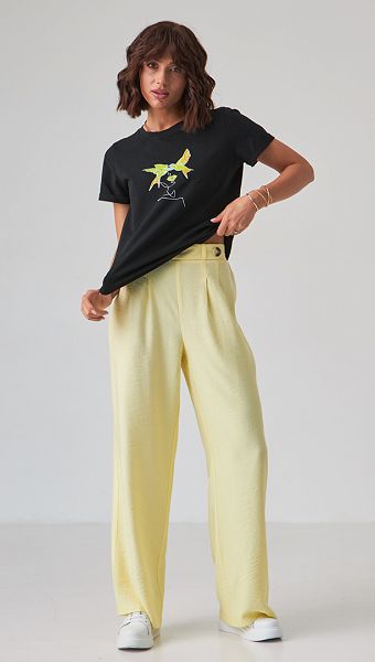 Фото futbolka-zenskaa-cernaa-s-printom-02 товару Футболка жіноча чорна з принтом0