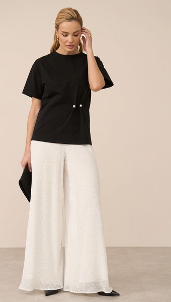 Фото futbolka-zenskaa-cernaa-s-ukraseniem-04 товару Футболка жіноча чорна з прикрасою0 Фото futbolka-zenskaa-cernaa-s-ukraseniem-04 товару Футболка жіноча чорна з прикрасою0