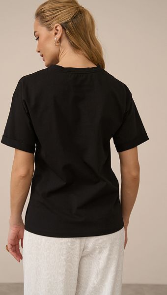 Фото futbolka-zenskaa-cernaa-s-ukraseniem-05 товару Футболка жіноча чорна з прикрасою0 Фото futbolka-zenskaa-cernaa-s-ukraseniem-05 товару Футболка жіноча чорна з прикрасою0