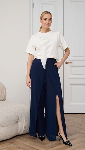 Фото futbolka-zenskaa-molocnaa-s-ukraseniem-01 товару Футболка жіноча молочна з прикрасою0 Фото futbolka-zenskaa-molocnaa-s-ukraseniem-01 товару Футболка жіноча молочна з прикрасою0