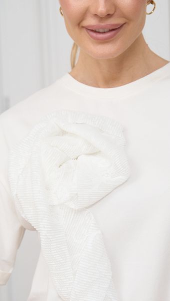 Фото futbolka-zenskaa-molocnaa-s-ukraseniem-05 товару Футболка жіноча молочна з прикрасою0 Фото futbolka-zenskaa-molocnaa-s-ukraseniem-05 товару Футболка жіноча молочна з прикрасою0