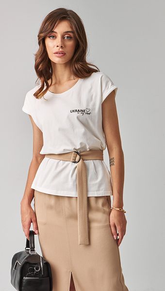 Фото futbolka-zenskaa-patrioticeskaa-molocnaa-04 товару Футболка жіноча патріотична молочна0