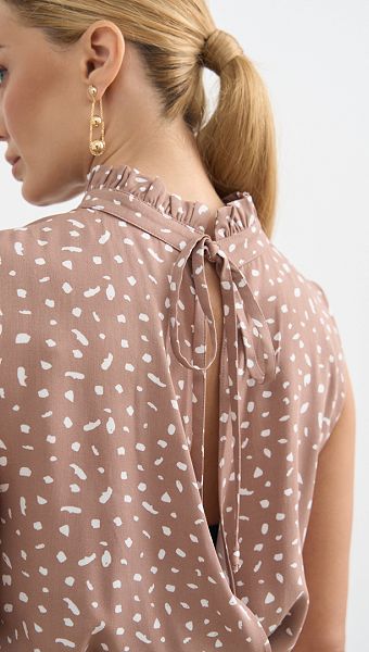 Фото kombinezon-zenskij-bezevo-belyj-05 товару Комбінезон жіночий бежево-білий0 Фото kombinezon-zenskij-bezevo-belyj-05 товару Комбінезон жіночий бежево-білий0