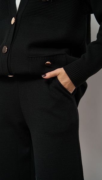 Фото kostum-trikotaznyj-iz-sersti-cernyj-07 товара Костюм трикотажный из шерсти черный Фото kostum-trikotaznyj-iz-sersti-cernyj-07 товара Костюм трикотажный из шерсти черный