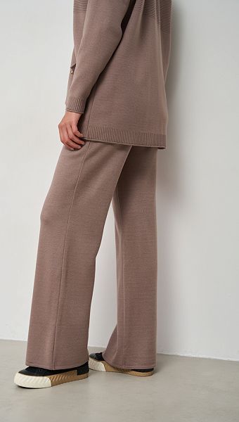 Фото kostum-trikotaznyj-iz-sersti-mokko-07 товару Костюм трикотажний з вовни мокко