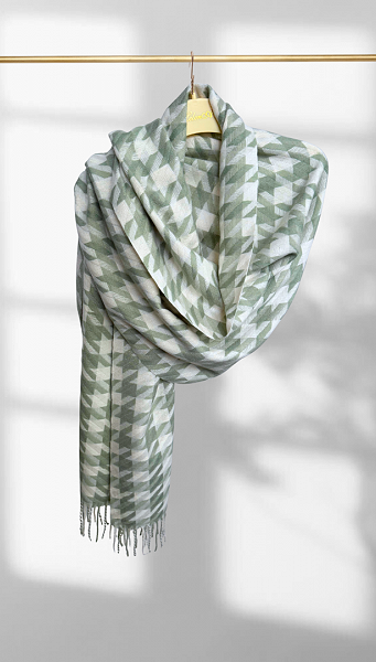 Фото palantin-gusinaa-lapka-molocno-matnyj-01 товару Палантин гусяча лапка молочно - мятний