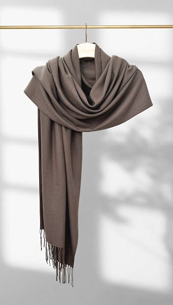 Фото palantin-odnotonnyj-kakao-01 товару Палантин Однотонний какао Фото palantin-odnotonnyj-kakao-01 товару Палантин Однотонний какао