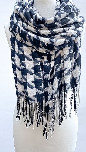 Фото palantin-zakkard-molocno-cernyj-01 товару Палантин жаккард молочно-чорний Фото palantin-zakkard-molocno-cernyj-01 товару Палантин жаккард молочно-чорний