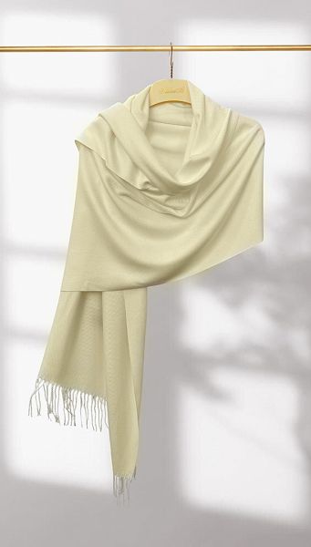 Фото palantin-zenskij-odnotonnyj-molocnyj-01 товару Палантин жіночий однотонний молочний 