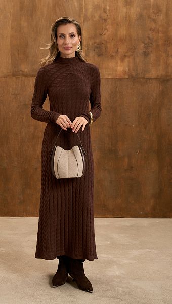 Фото plate-trikotaznoe-s-kosami-sokoladnoe-01 товару Сукня трикотажна з косами шоколадна 0