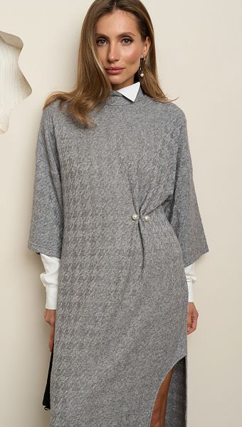 Фото plate-trikotaznoe-s-razrezom-seroe-2 товару Сукня трикотажна з розрізом сіра0