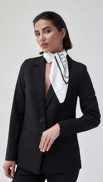 Фото platok-brendovyj-helena-molocnyj-02 товару Хустинка брендова HELENA молочна0