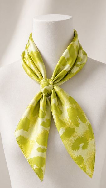 Фото platok-treugolnyj-limonno---salatovyj-01 товара Платок треугольный лимонно - салатовый0