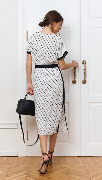 Фото sarafan-zenskij-belyj-v-cernuu-polosku-03 товару Сарафан жіночий білий в чорну смужку0