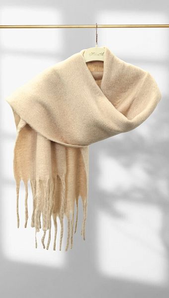 Фото sarf-s-dredami-karamelnyj-01 товару Шарф з дредами карамельний