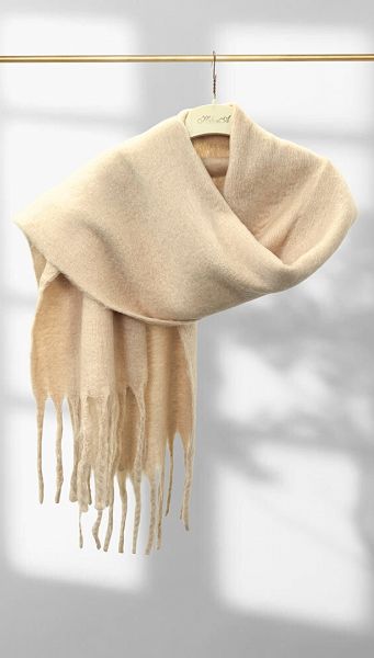 Фото sarf-s-dredami-karamelnyj-01 товару Шарф з дредами карамельний