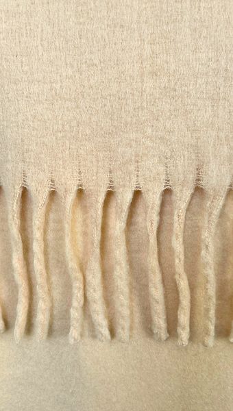 Фото sarf-s-dredami-karamelnyj-02 товару Шарф з дредами карамельний