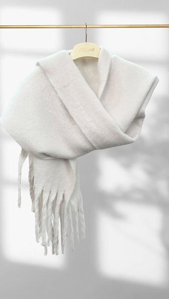 Фото sarf-s-dredami-molocnyj-02 товару Шарф з дредами молочний