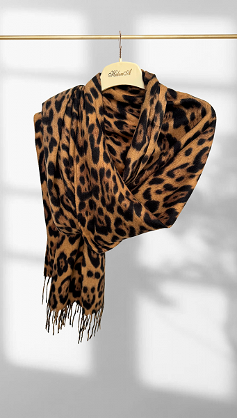 Фото sarf-zenskij-karamelnyj-leopardovyj-01 товару Шарф жіночий леопардовий карамельний