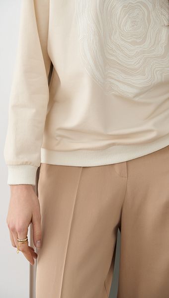 Фото svitsot-s-printom-slivocnyj-04 товару Світшот з принтом вершковий0