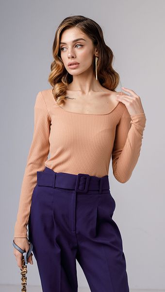 Фото top-s-kvadratnym-vyrezom-karamelnyj-04 товара Топ с квадратным вырезом карамельный0