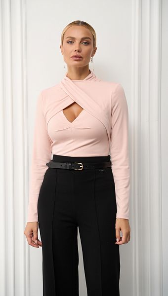 Фото top-trikotaznyj-s-vyrezom-pudrovyj-1 товару Топ трикотажний з вирізом пудровий0